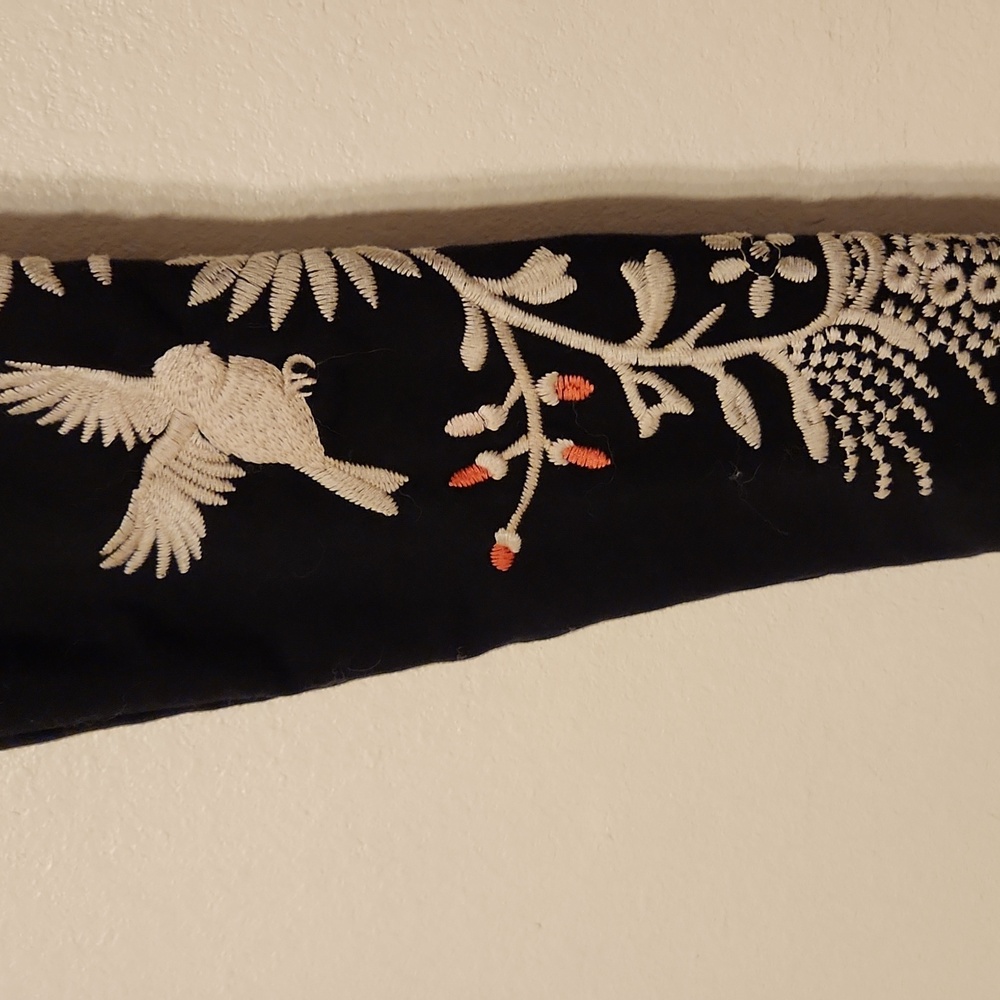 Classic black leggings with chic embroidery by JOHNNY WAS. - Picture 2 of 6